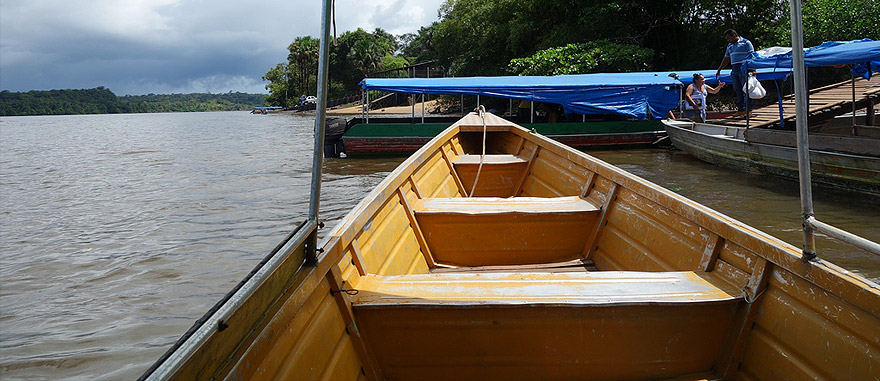 De barco da Guiana Francesa para o Brasil