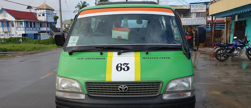 Autocarro / Ônibus de New Amsterdam para Skeldon, na Guiana