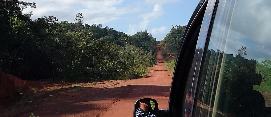 Território das Guianas – estrada épica BR 156 no Estado de Amapá – nordeste do Brasil