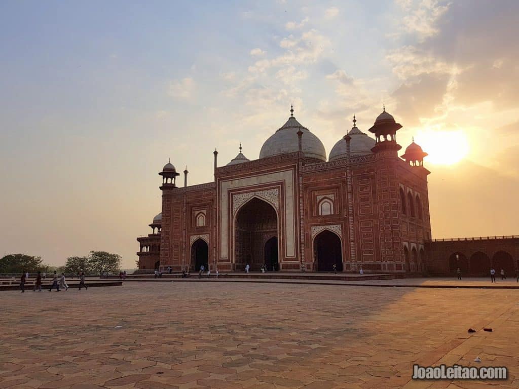 Visit Taj Mahal Mausoleum Complex In Agra - India